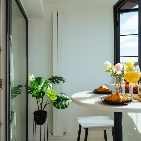 Les Charmes D'elisabeth