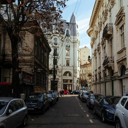 Les Charmes D'elisabeth